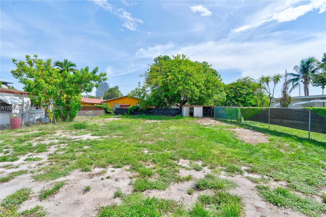 For Rent: $2,400 (2 beds, 1 baths, 947 Square Feet)