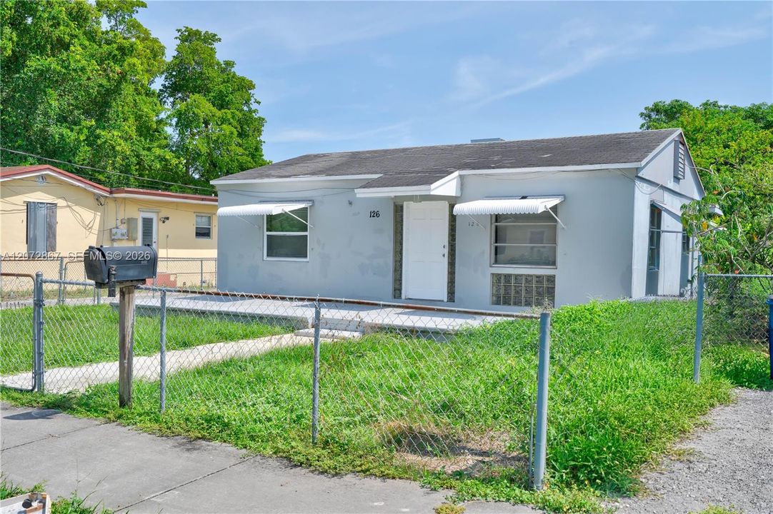 For Rent: $2,400 (2 beds, 1 baths, 947 Square Feet)