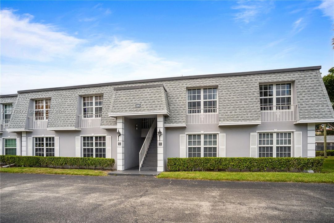 For Sale: $179,900 (2 beds, 2 baths, 1200 Square Feet)