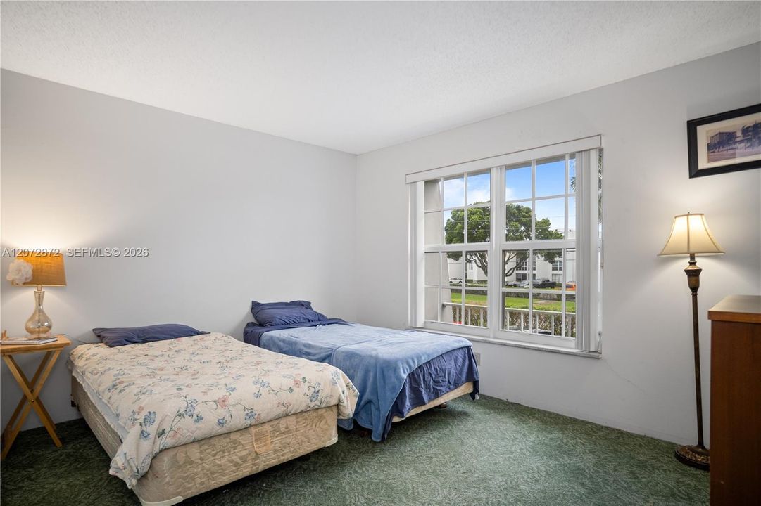 For Sale: $179,900 (2 beds, 2 baths, 1200 Square Feet)