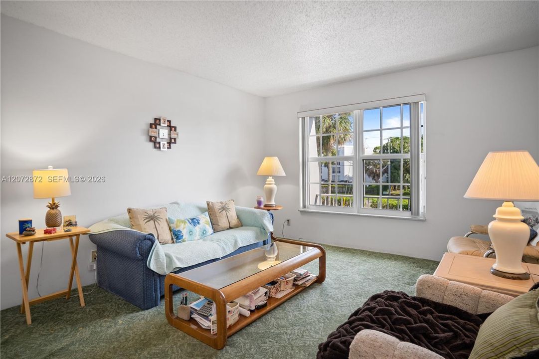 For Sale: $179,900 (2 beds, 2 baths, 1200 Square Feet)