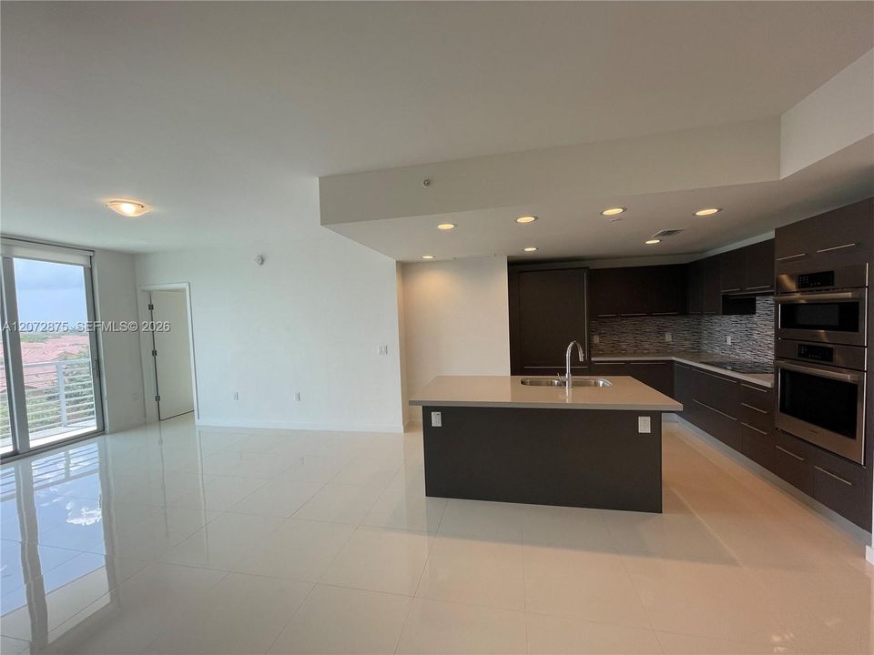 В аренду: $3,100 (2 спален, 2 ванн, 1066 Квадратных фут)