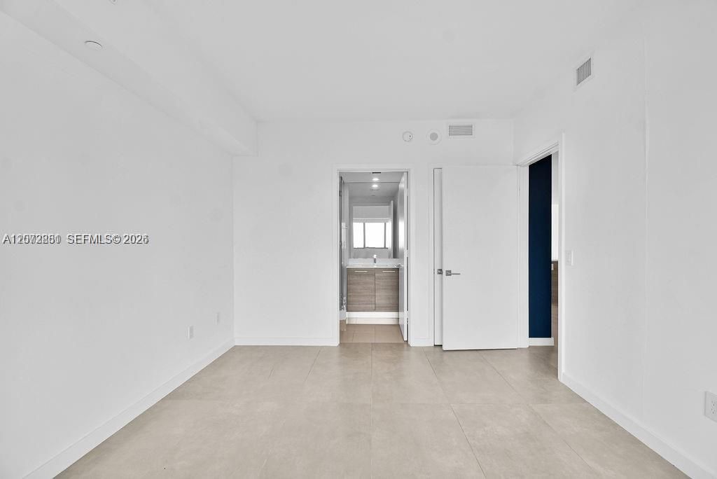 Active With Contract: $5,900 (2 beds, 3 baths, 1198 Square Feet)
