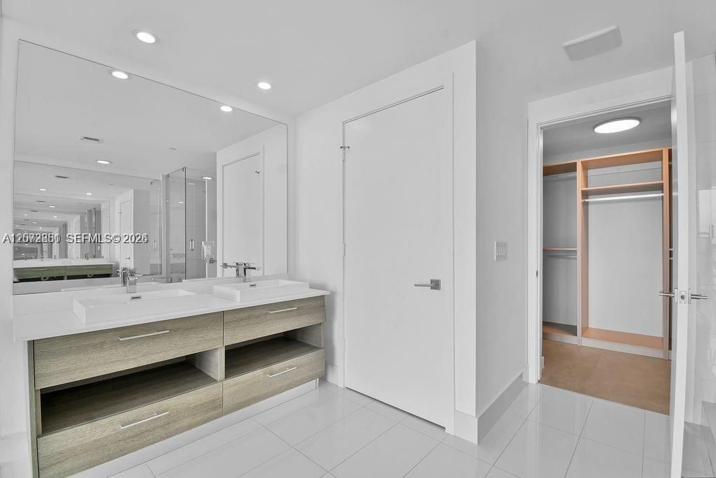 Active With Contract: $5,900 (2 beds, 3 baths, 1198 Square Feet)