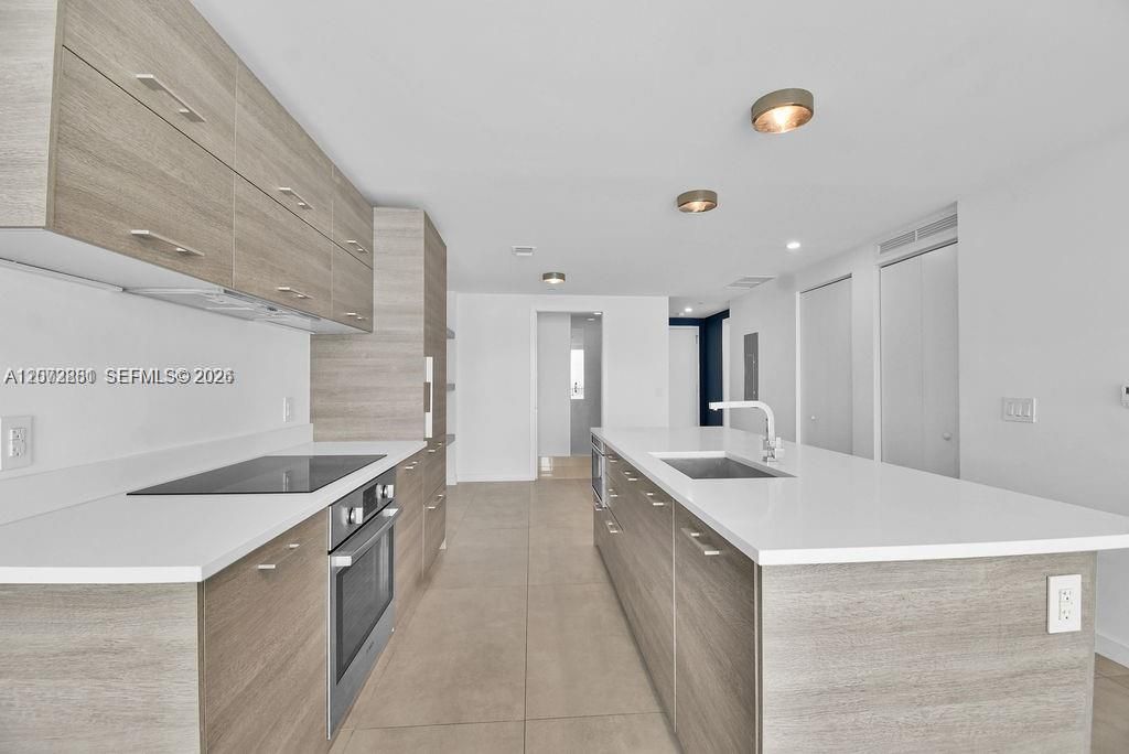 Active With Contract: $5,900 (2 beds, 3 baths, 1198 Square Feet)