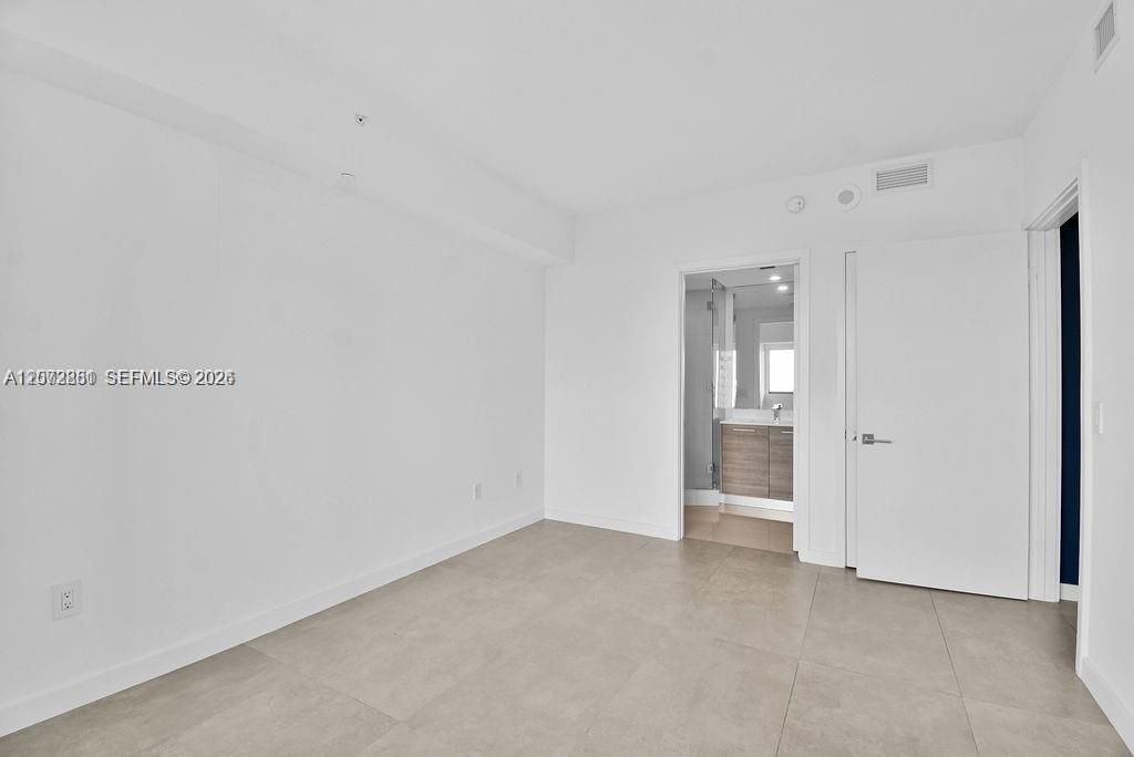 Active With Contract: $5,900 (2 beds, 3 baths, 1198 Square Feet)