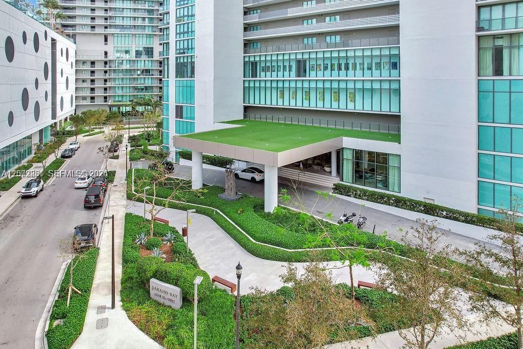 Active With Contract: $5,900 (2 beds, 3 baths, 1198 Square Feet)