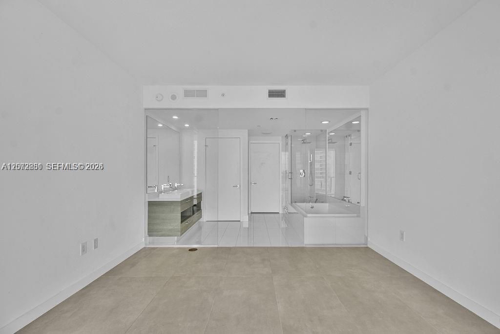 Active With Contract: $5,900 (2 beds, 3 baths, 1198 Square Feet)