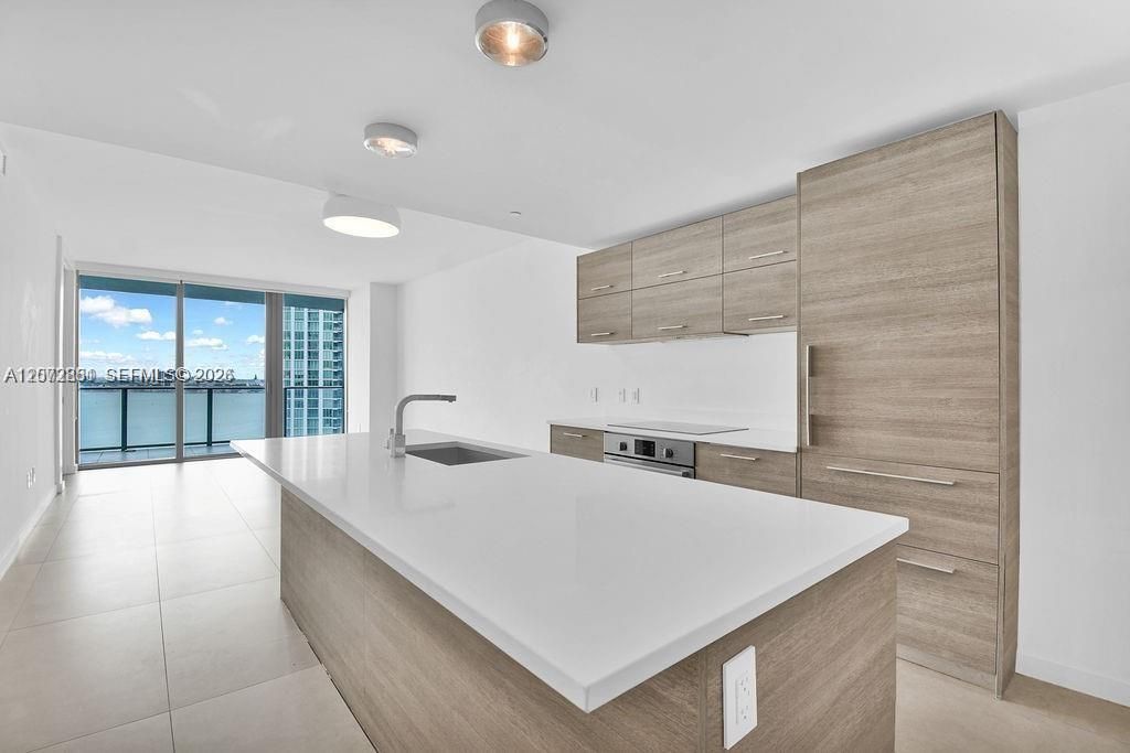 Active With Contract: $5,900 (2 beds, 3 baths, 1198 Square Feet)