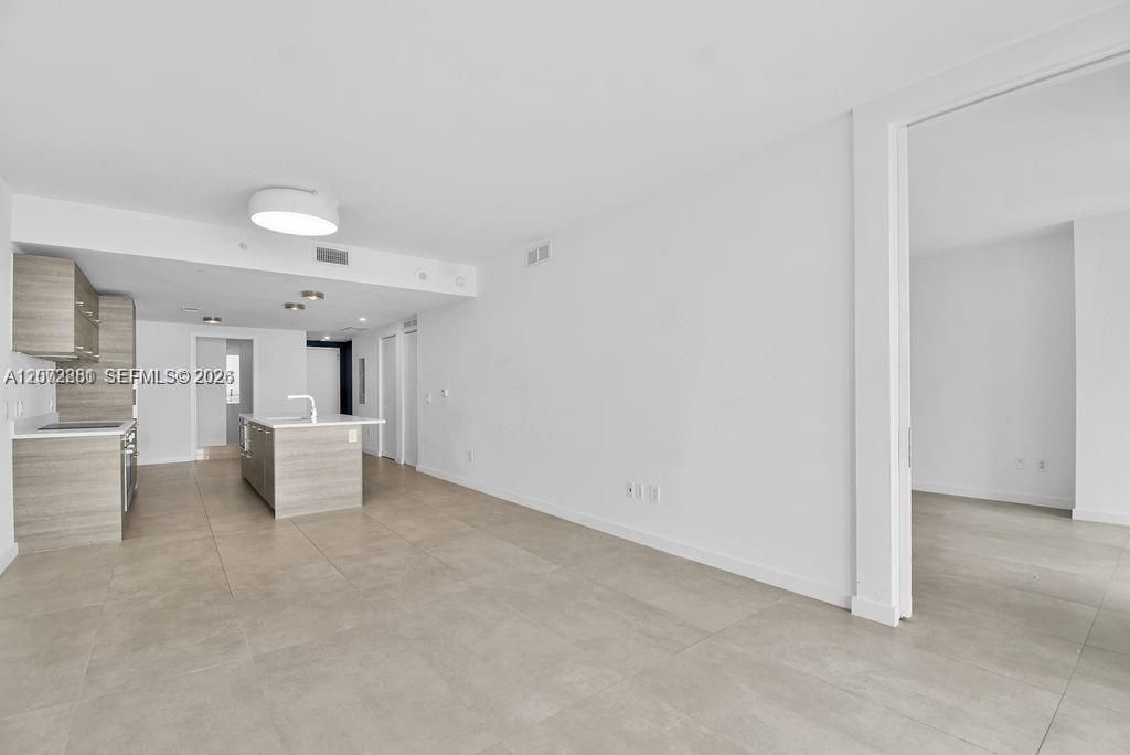 Active With Contract: $5,900 (2 beds, 3 baths, 1198 Square Feet)