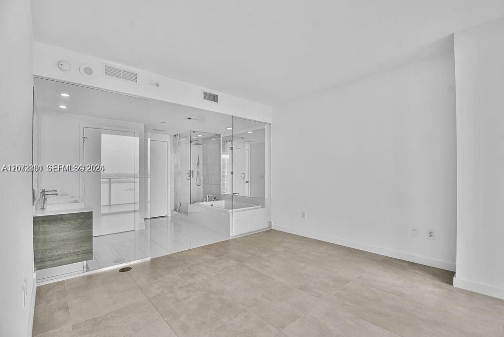 Active With Contract: $5,900 (2 beds, 3 baths, 1198 Square Feet)