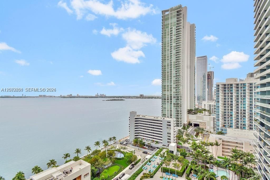 Active With Contract: $5,900 (2 beds, 3 baths, 1198 Square Feet)