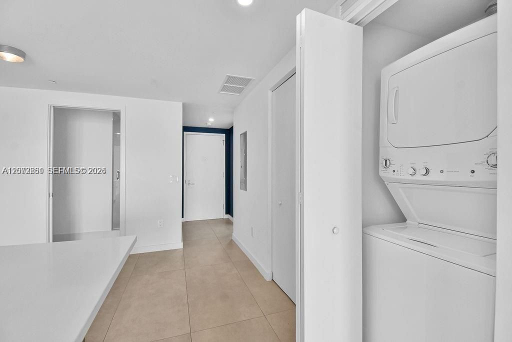 Active With Contract: $5,900 (2 beds, 3 baths, 1198 Square Feet)