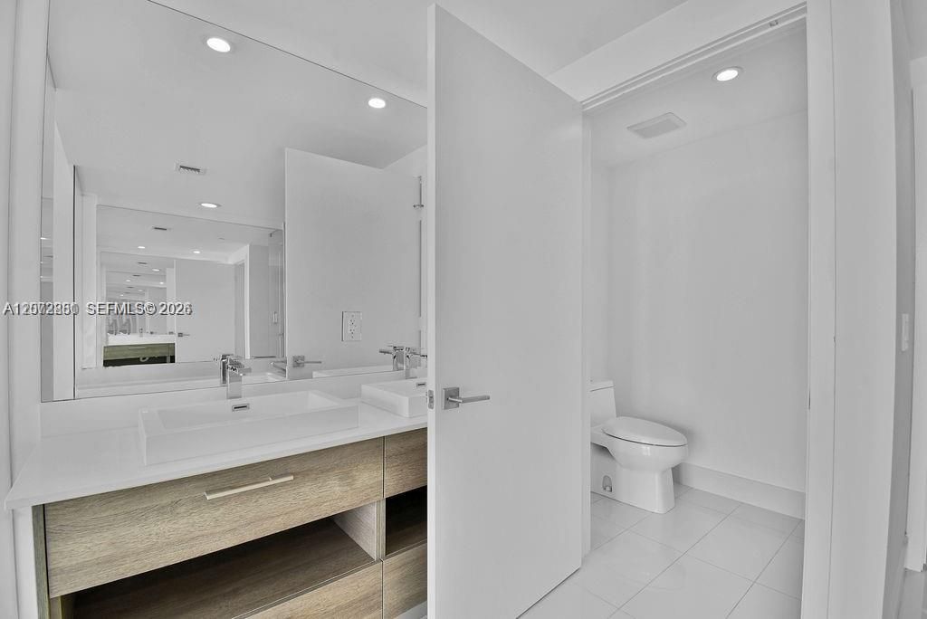 Active With Contract: $5,900 (2 beds, 3 baths, 1198 Square Feet)