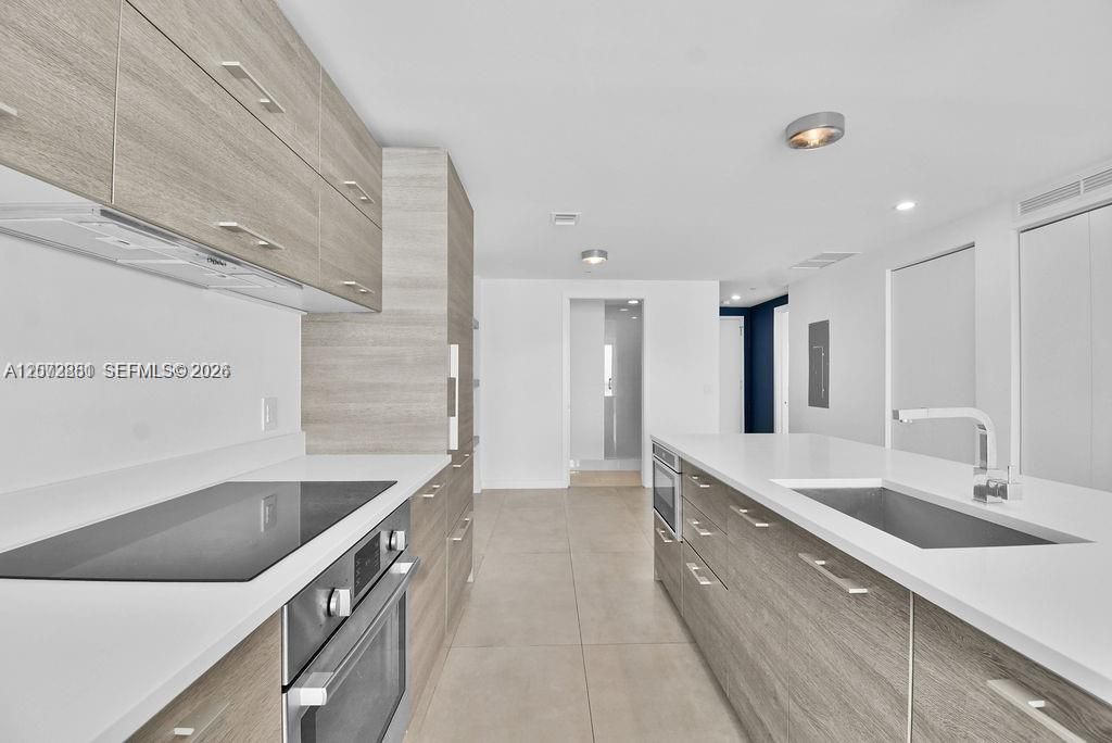Active With Contract: $5,900 (2 beds, 3 baths, 1198 Square Feet)