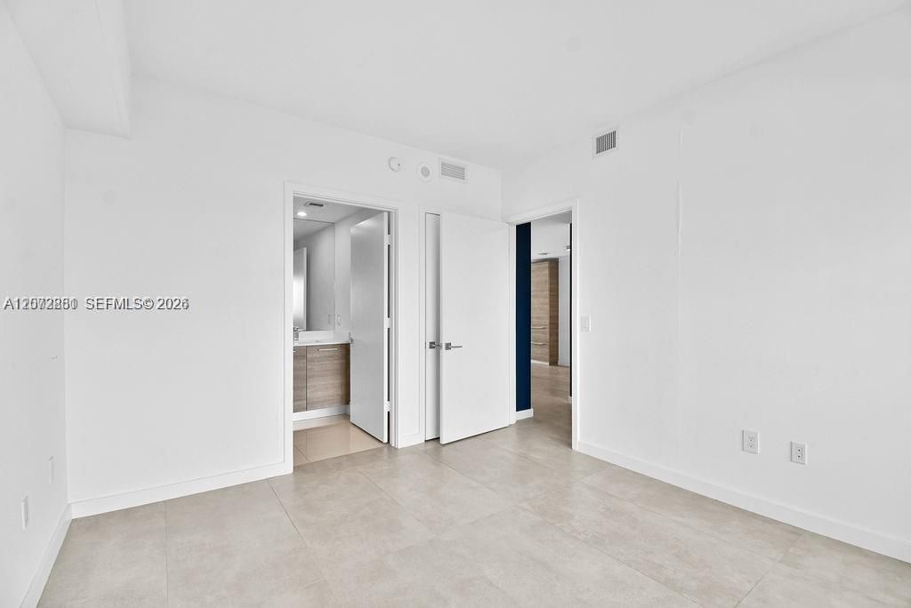 Active With Contract: $5,900 (2 beds, 3 baths, 1198 Square Feet)