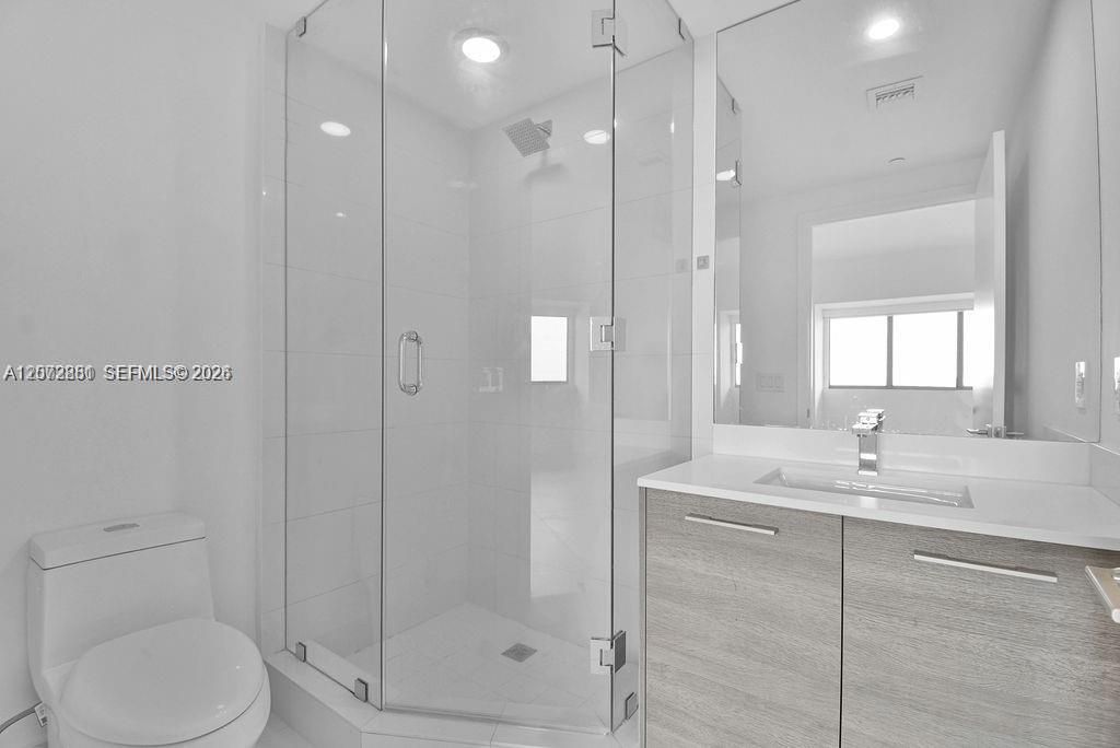 Active With Contract: $5,900 (2 beds, 3 baths, 1198 Square Feet)