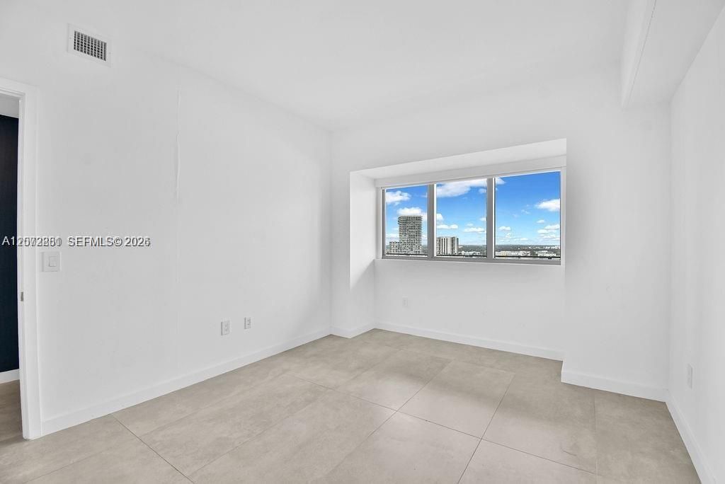 Active With Contract: $5,900 (2 beds, 3 baths, 1198 Square Feet)