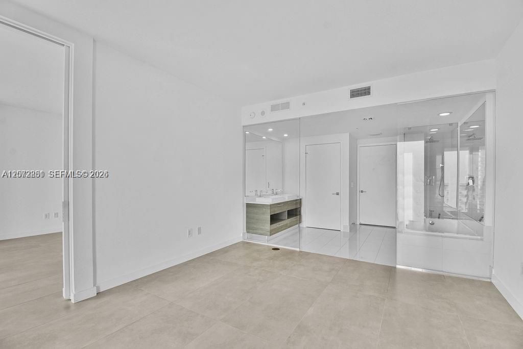 Active With Contract: $5,900 (2 beds, 3 baths, 1198 Square Feet)