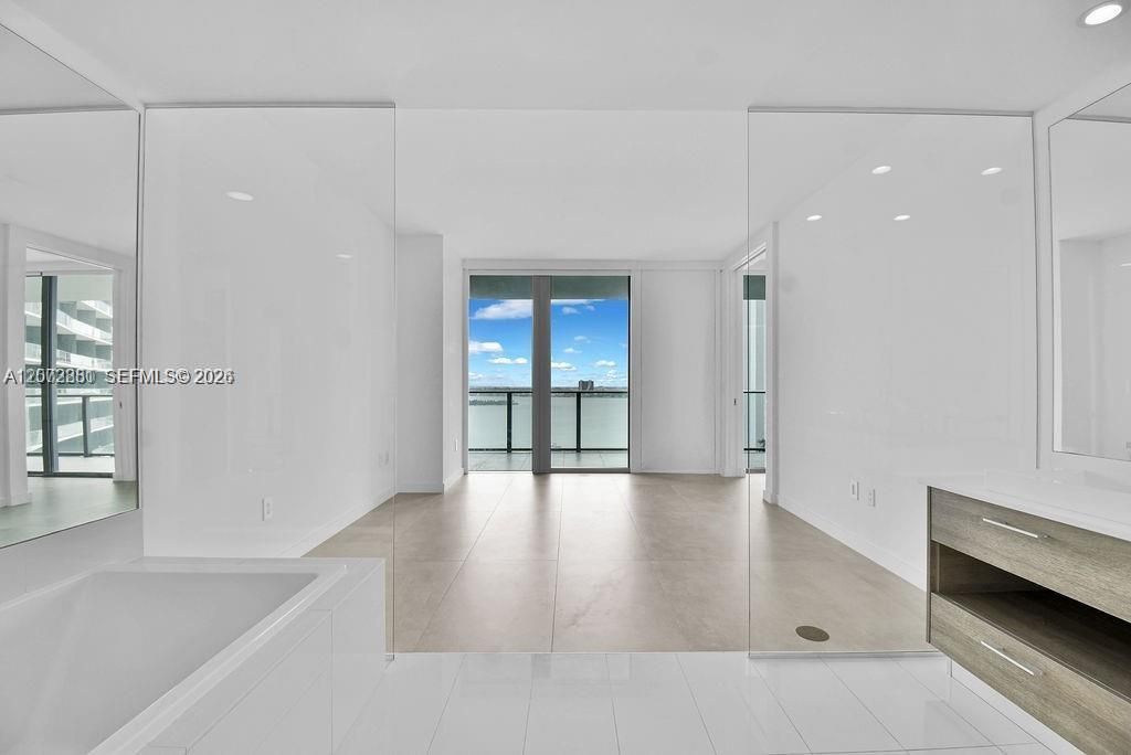 Active With Contract: $5,900 (2 beds, 3 baths, 1198 Square Feet)