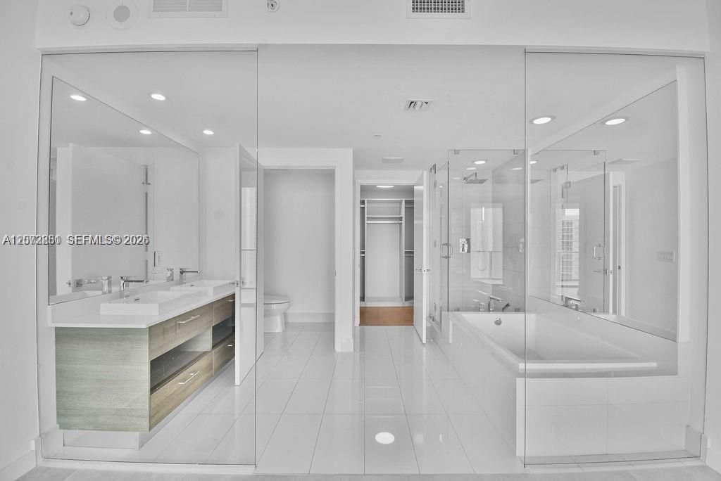 Active With Contract: $5,900 (2 beds, 3 baths, 1198 Square Feet)