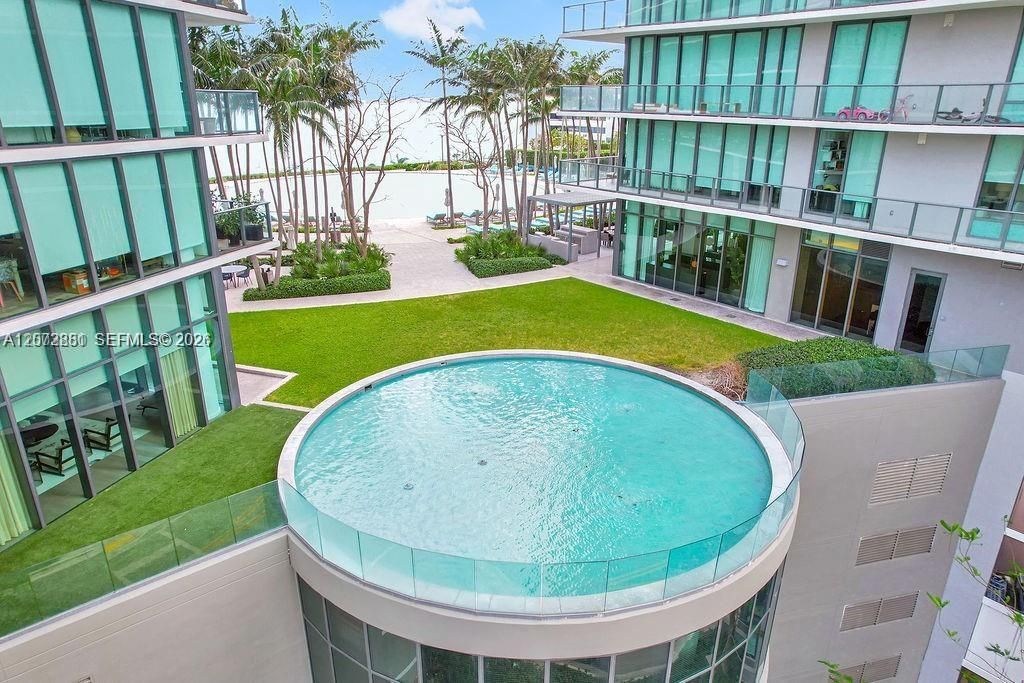 Active With Contract: $5,900 (2 beds, 3 baths, 1198 Square Feet)