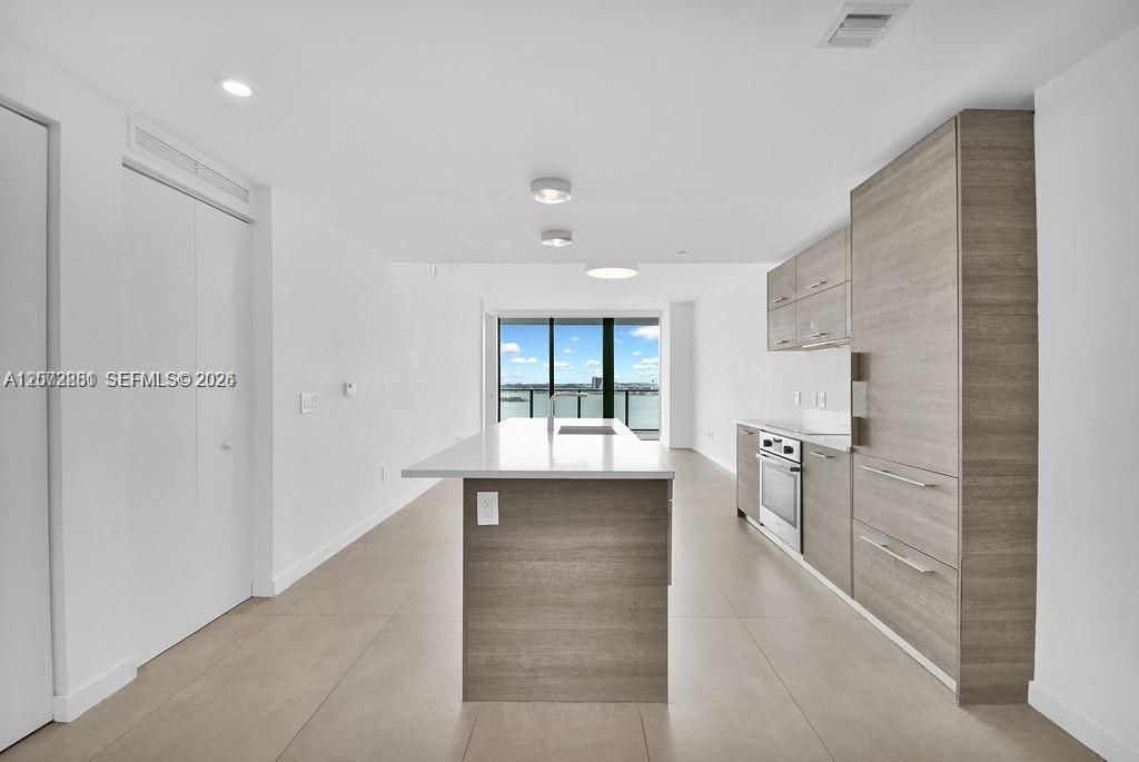 Active With Contract: $5,900 (2 beds, 3 baths, 1198 Square Feet)