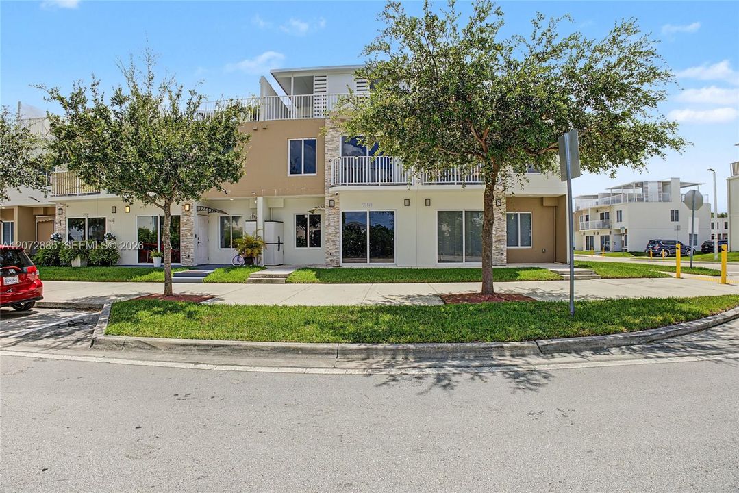 For Sale: $395,000 (4 beds, 3 baths, 1434 Square Feet)