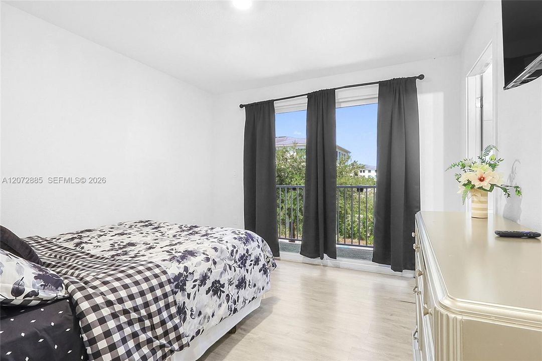 For Sale: $395,000 (4 beds, 3 baths, 1434 Square Feet)