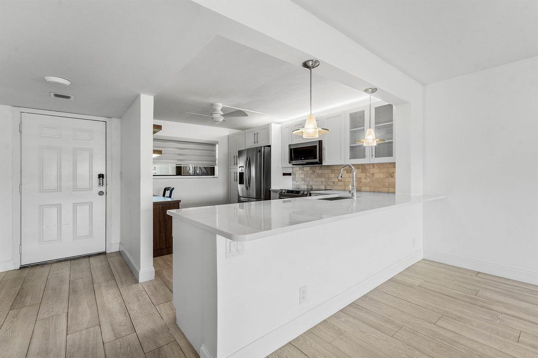 008-12870BriarlakeDrive-106-PalmBeachGar