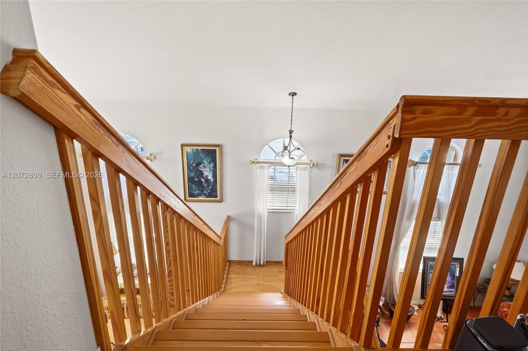 En Venta: $1,100,000 (5 camas, 3 baños, 2812 Pies cuadrados)