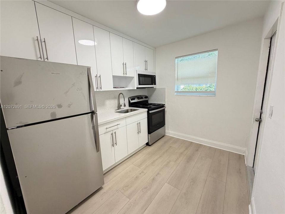 В аренду: $1,800 (2 спален, 1 ванн, 750 Квадратных фут)