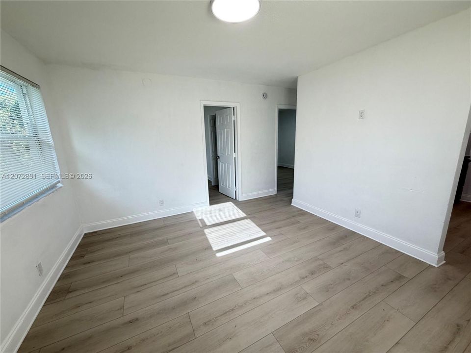 В аренду: $1,800 (2 спален, 1 ванн, 750 Квадратных фут)