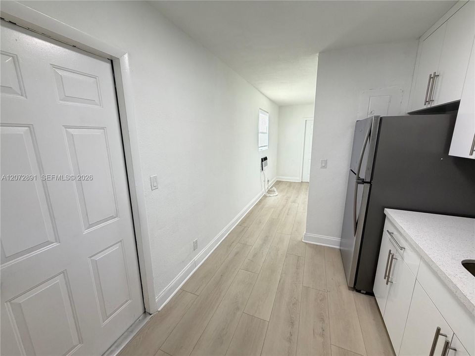 В аренду: $1,800 (2 спален, 1 ванн, 750 Квадратных фут)