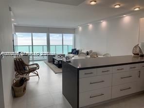 For Rent: $3,000 (1 beds, 1 baths, 991 Square Feet)