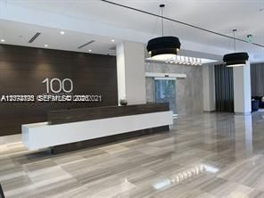 For Rent: $3,000 (1 beds, 1 baths, 991 Square Feet)