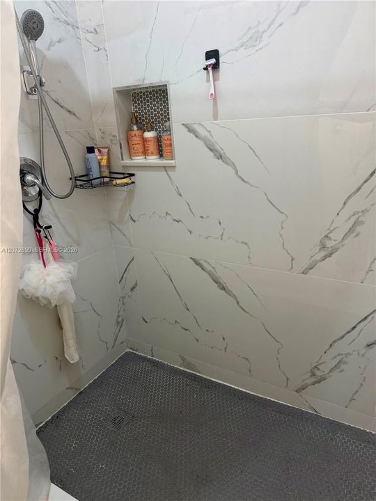 В аренду: $1,100 (4 спален, 2 ванн, 2279 Квадратных фут)