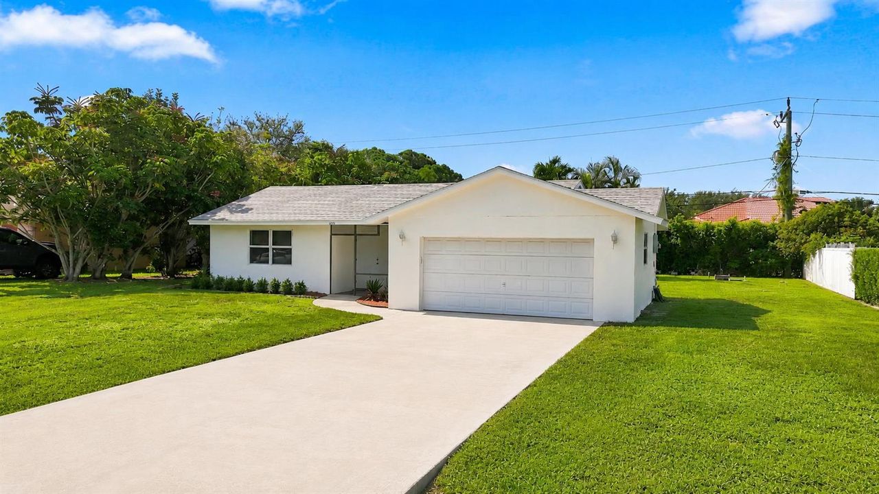 Front Exterior & Driveway