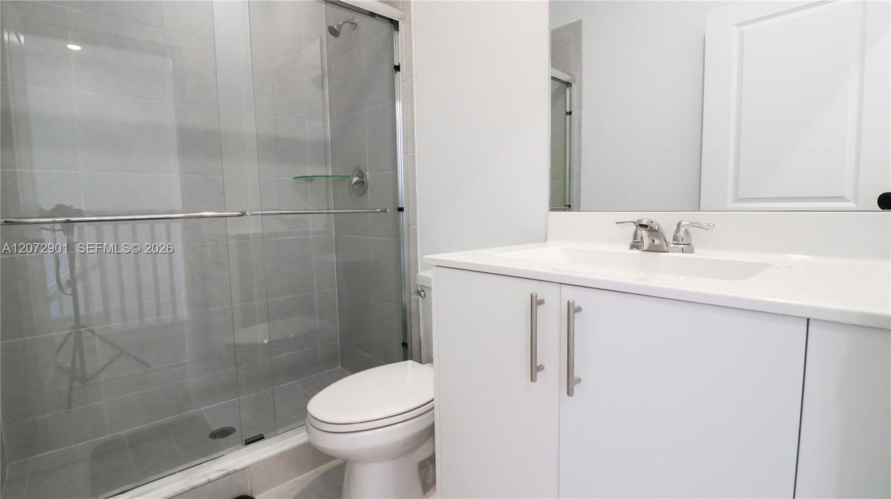 En Renta: $2,550 (3 camas, 3 baños, 1694 Pies cuadrados)