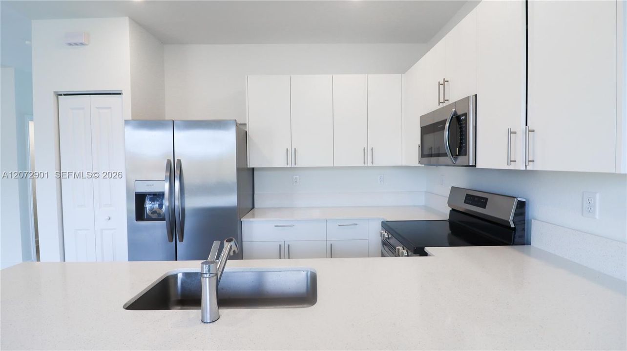 En Renta: $2,550 (3 camas, 3 baños, 1694 Pies cuadrados)