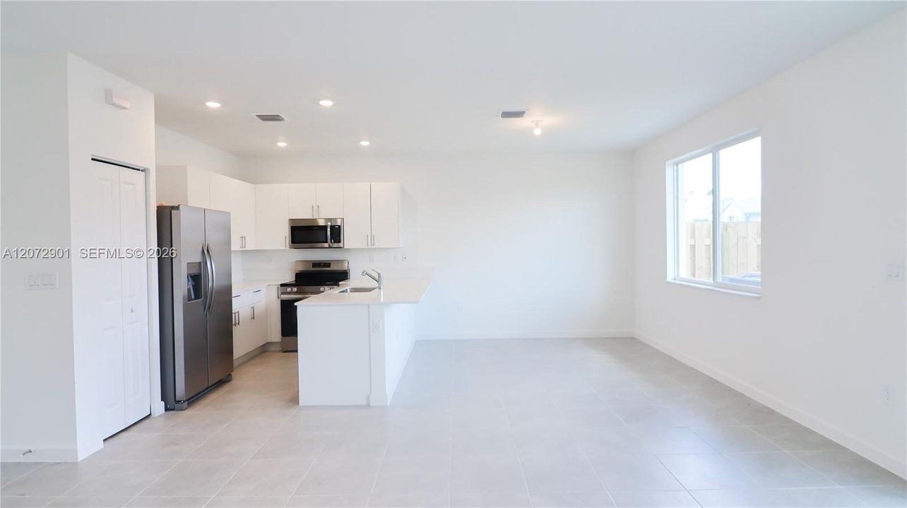 En Renta: $2,550 (3 camas, 3 baños, 1694 Pies cuadrados)
