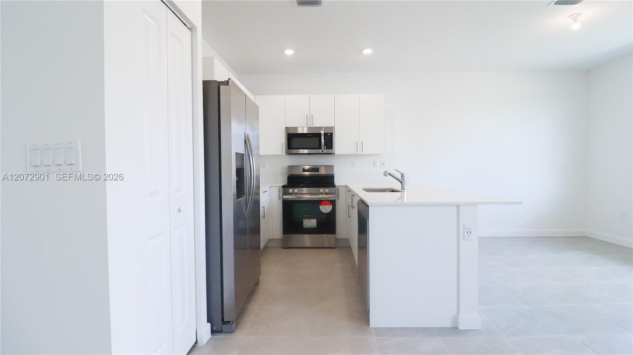 En Renta: $2,550 (3 camas, 3 baños, 1694 Pies cuadrados)