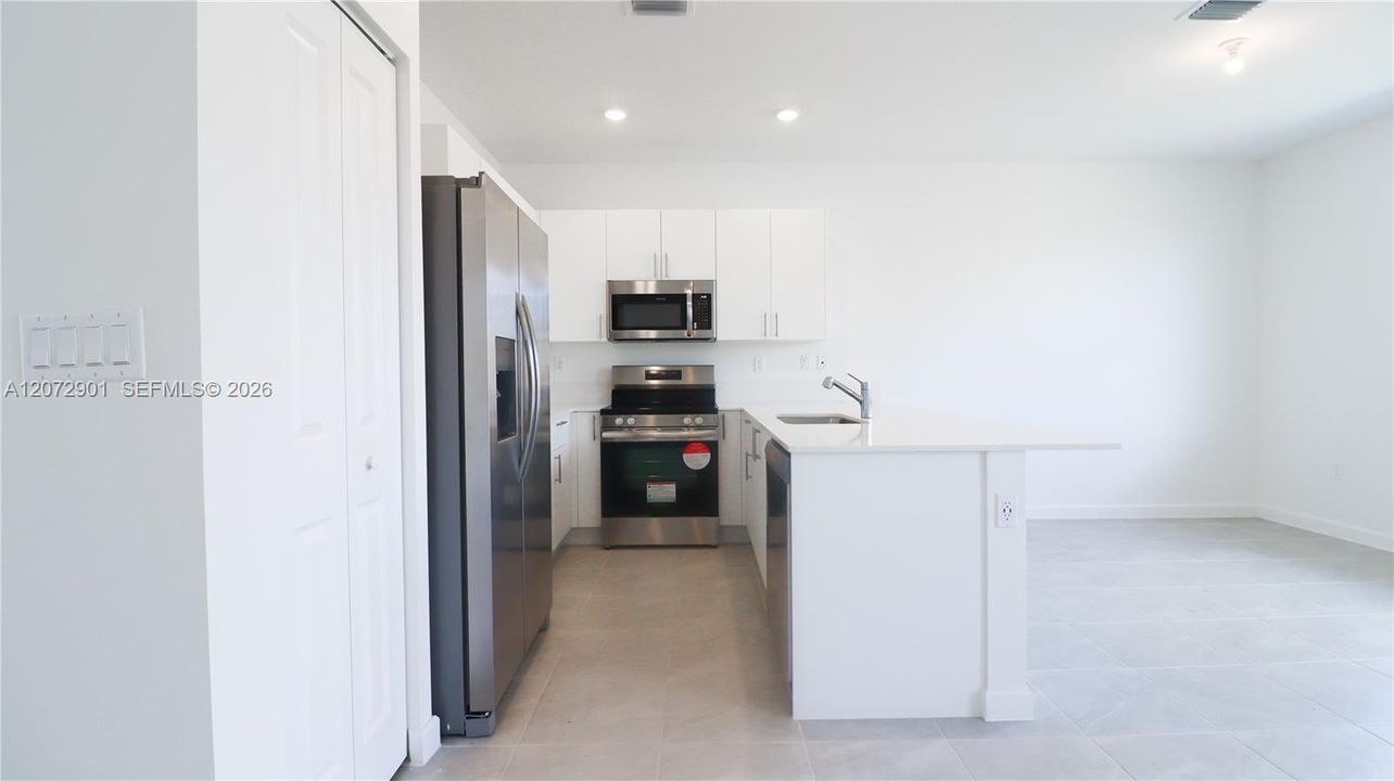 En Renta: $2,550 (3 camas, 3 baños, 1694 Pies cuadrados)