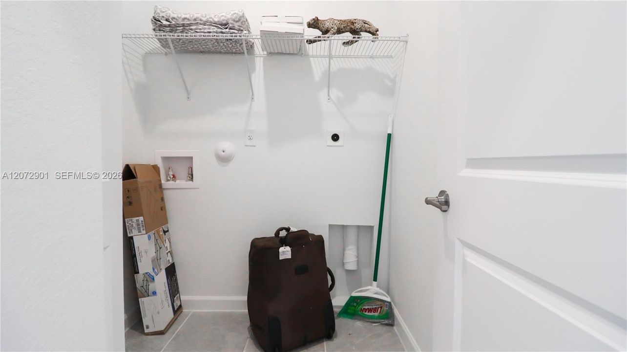 En Renta: $2,550 (3 camas, 3 baños, 1694 Pies cuadrados)