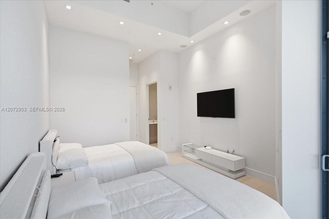 For Rent: $15,000 (4 beds, 4 baths, 2587 Square Feet)