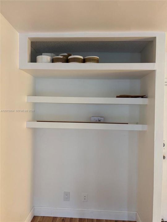 For Rent: $2,300 (2 beds, 1 baths, 1020 Square Feet)
