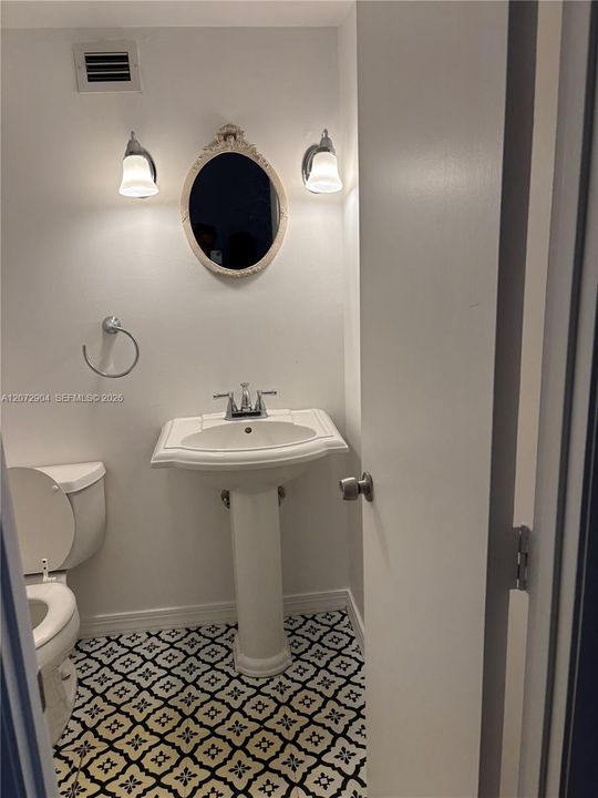 For Rent: $2,300 (2 beds, 1 baths, 1020 Square Feet)