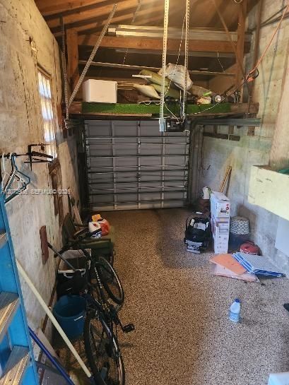 1 car garage (or expand)