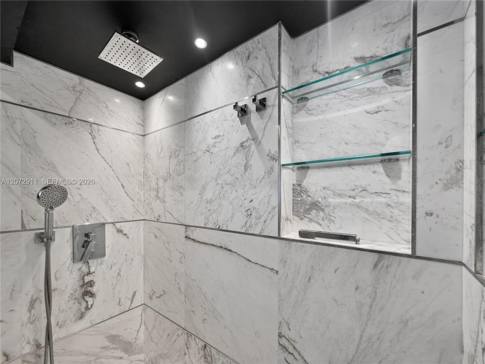 For Sale: $864,000 (2 beds, 1 baths, 1060 Square Feet)