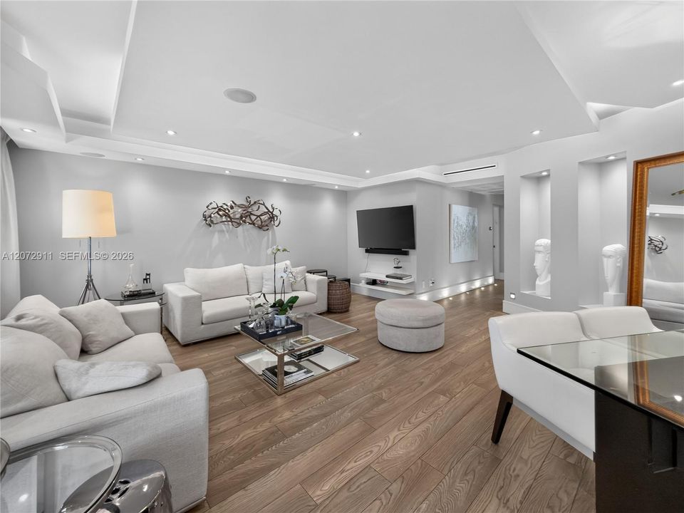 For Sale: $864,000 (2 beds, 1 baths, 1060 Square Feet)